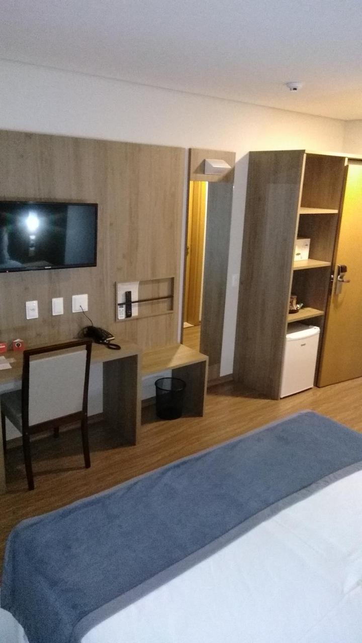 Ives Hotel コスタリカ エクステリア 写真